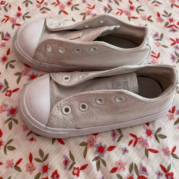 White Converse - Picture 2 of 3